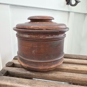 Vintage Early American Carved Americana Wooden Round Tobacco Jar 6 X 6”